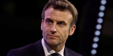 Макрон хотів переконати Байдена та Шольца зайняти жорсткішу позицію щодо РФ, – WSJ