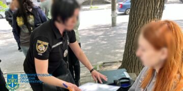 У Дніпрі затримано жінку, яка намагалася продати дворічного сина за 1 млн грн