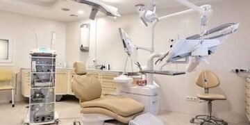 Стоматолог у Туреччині “випадково” вкрутив зубний імплантат у мозок пацієнта