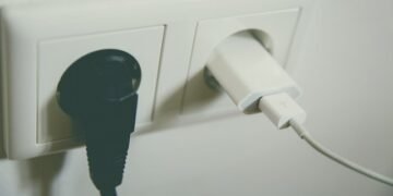 “Укрэнерго” просит потребителей ограничить энергопотребление в период с 19:00 до 22:00