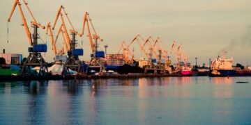 Украина возобновила контейнерные перевозки по Черному морю