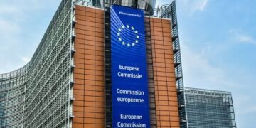 Еврокомиссия одобрила предложенный Киевом план, необходимый для начала финансирования ЕС четырехлетнего Ukraine Facility в размере EURO50 млрд