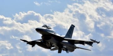 Первые украинские пилоты завершили обучение работе на истребителях F-16 в США