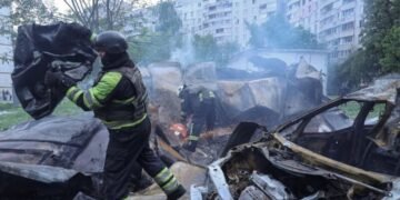 Харьков: от российского удара по жилому дому пострадали, как минимум, 17 человек