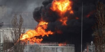 Под Калугой после атаки беспилотников загорелся НПЗ