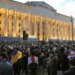 В  Грузии парламент проголосовал за закон об иноагентах, против которого протестует улица