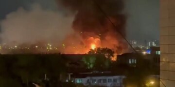В Москве вспыхнул пожар на заводе, россияне ищут “украинский след”. ВИДЕО