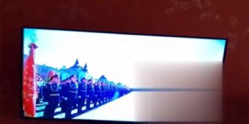 Російські хакери атакували українські телеканали та показали парад у  Москві