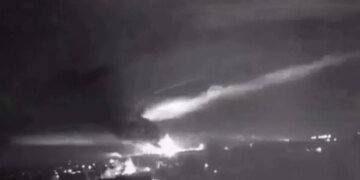 Момент прилета по аэродрому Бельбек под Севастополем появился в сети. ВИДЕО
