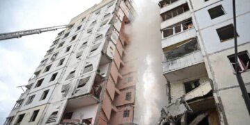 ЧП в Белгороде после “прилёта”: до время демонтажа многоэтажки  начался пожар. ВИДЕО