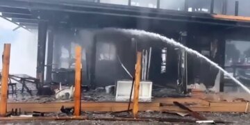ЧП в России: на территории аэропорта Минеральных Вод разгорелся пожар. ВИДЕО