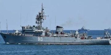 ВСУ потопили морской тральщик РФ “Ковровец”
