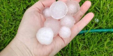 Российский Новосибирск атаковал град с перепелиное яйцо.ФОТО