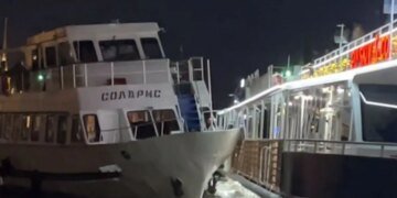 В центре Санкт-Петербурга сколкнулись два корабля. ВИДЕО