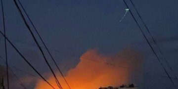 В оккупированном Луганске прогремело несколько взрывов: что-то сильно горит. ВИДЕО