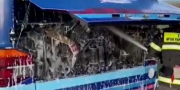 В Казахстане загорелся автобус с пассажирами. ВИДЕО