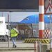 “Адский шум и дым”: в аэропорту Амстердама человека засосало в двигатель самолёта