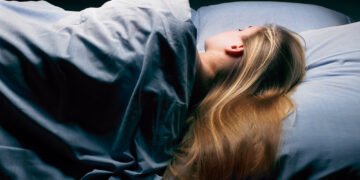 Пізно лягати спати шкідливо: науковці поділилися результатами нового дослідження
