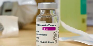 AstraZeneca і тромбоз: інфекціоніст пояснив, що відбувається в Україні