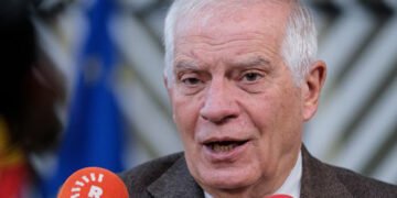 “Це проблема людських життів, а не фінансів”: Боррель звинуватив Угорщину у блокуванні допомоги Україні на €5 млрд
