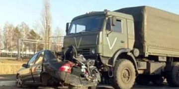 В Мелітополі вантажівка ЗС РФ розчавила два легковики з людьми