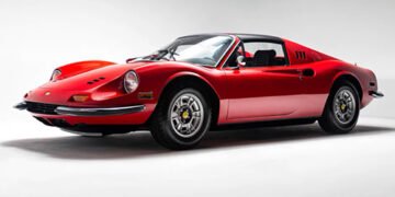 На аукціон виставили вінтажний суперкар Ferrari зіркової поп-діви. ФОТО