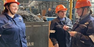 Як українські заводи розв’язують проблему нестачі робочих рук під час війни, – FT