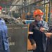 Як українські заводи розв’язують проблему нестачі робочих рук під час війни, – FT