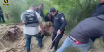 Чоловіка живцем поховали у могилі і він дивом вижив: провів під землею 4 доби. ВІДЕО