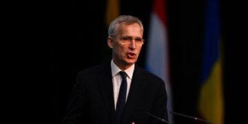 Столтенберг: украинские удары западным оружием по целям в РФ не сделают НАТО стороной конфликта
