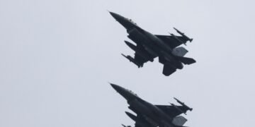 Politico: Первая группа украинских пилотов закончила курс обучения на F-16 в США