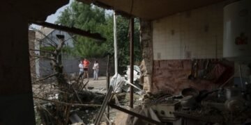В Никополе при обстреле погибли два человека