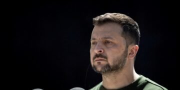 Зеленский: украинцы преклоняют колени только в молитве. И никогда – перед захватчиками