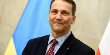 Сікорський: Польща не повинна виключати відправлення військ в Україну