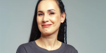 “Мене пресували”. Співачка Саша Кольцова розповіла подробиці скандалу з MARUV, яку зняли з Євробачення через виступи в РФ