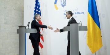 Блинкен: Украина должна иметь возможность защищаться от ударов, наносимых с территории России