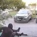 “Вывалился с 3 этажа на скамейку и ушел по делам”: в сети показали ВИДЕО полета алкоголика из окна