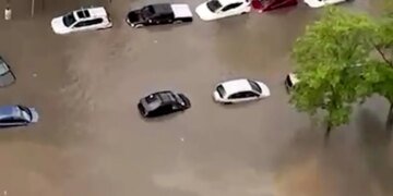 “Смерть на улице”: Москву затопило, молния охотится за россиянами. ВИДЕО