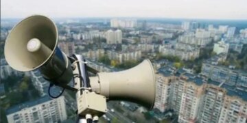 Севастопольцев заставят платить  за оповещение о воздушной тревоге