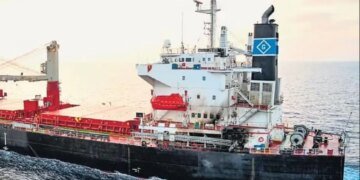 Хуситы подбили украинский корабль в районе Красного моря, есть раненый