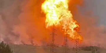 В Саратовской области РФ прогремел взрыв на газохранилище, начался пожар. ВИДЕО