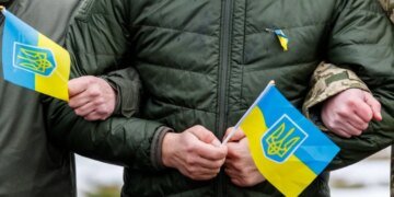 Как украинцы относятся к новому закону о мобилизации: удивительные результаты опроса