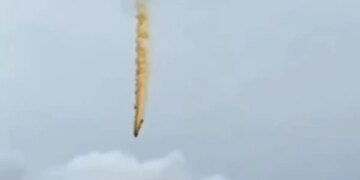 Обломки чуть не убили все село: в Китае на людей  упала космическая ракета-носитель. ВИДЕО