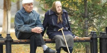 Работать придется на 5 лет дольше: как в Украине изменятся требования к пенсии