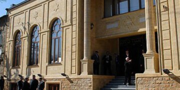 В РФ подожгли синагогу и обстреляли церковь: в городе мощная пальба. ВИДЕО