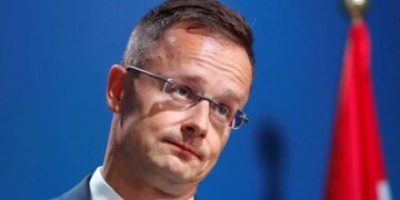 В Венгрии истерика: бормочут о “красных линиях” и 1,4 млрд евро на военную помощь Украине