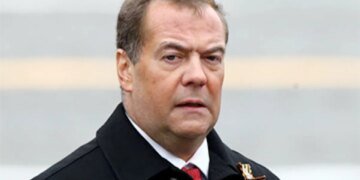 Дмитрий Медведев пригрозил войной за изъятие российских активов
