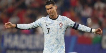 На Евро-2024 фанат едва не отправил в нокаут Роналду. ВИДЕО, которое  напугало весь мир