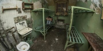 “Пришел с СВО и убил свою бабушку стулом”: путинские “герои” убивают даже своих родных
