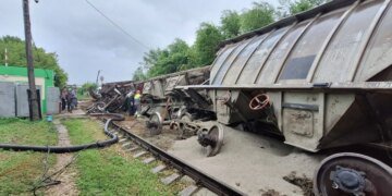 В России 6 груженых вагонов сошли с путей: что случилось? ФОТО